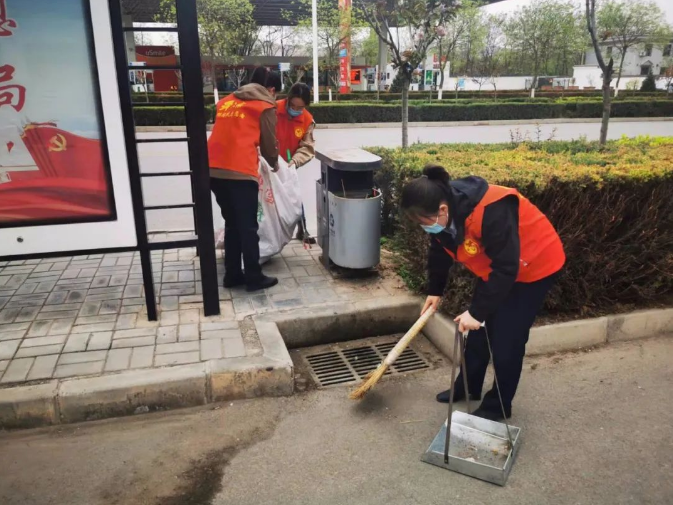 市產(chǎn)投集團(tuán)赴包抓共建村社開(kāi)展衛(wèi)生清掃志愿服務(wù)活動(dòng)(圖5)